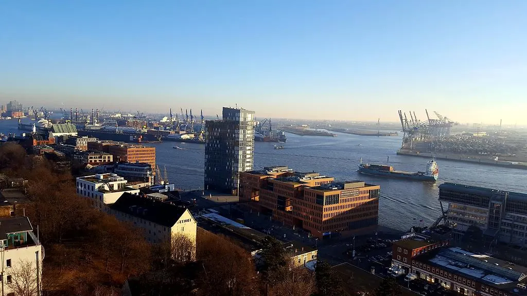 Skyline Riverside Apartment Hamburg Deutschland